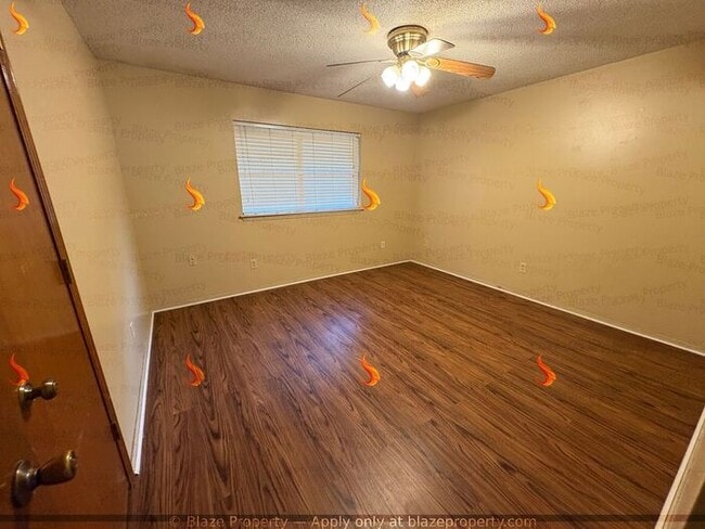 Building Photo - Charming 3 Bed, 2 Bath Home with Garage & ...