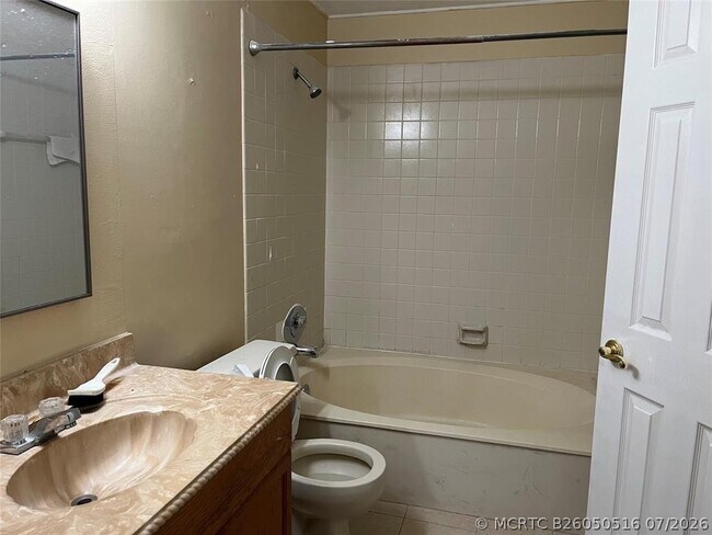 Building Photo - 1821 Racquet Ct