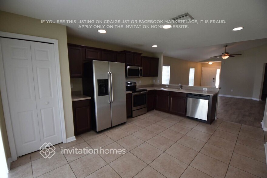Building Photo - 8222 Summer Wood Ln