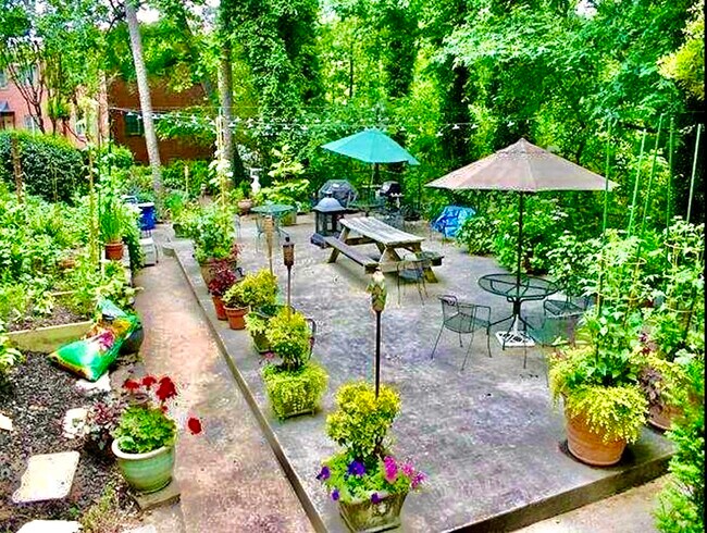 Picnic/Grilling area - 430 Lindbergh Dr NE