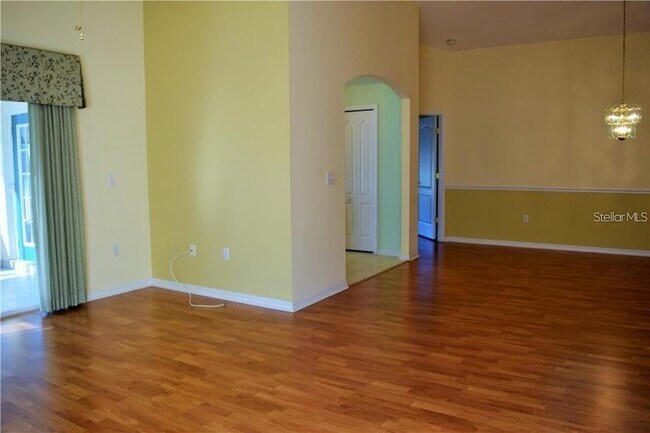 Building Photo - 29530 Waggle Dr