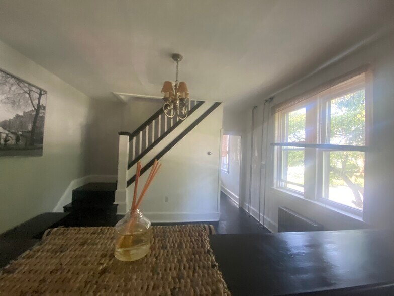 Building Photo - 117 Karrs Ln