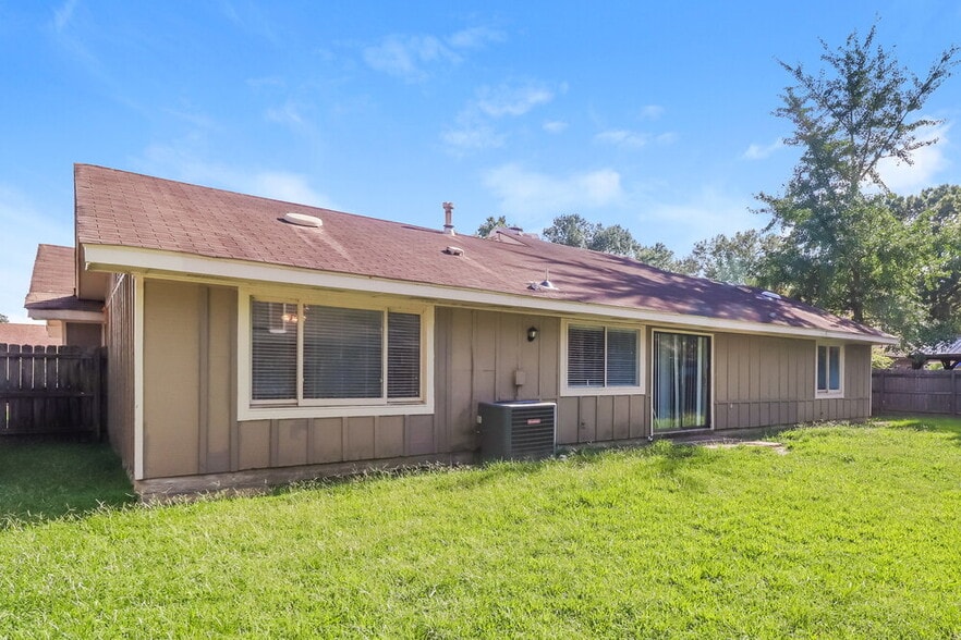 Building Photo - 7914 Terry Franklin Dr