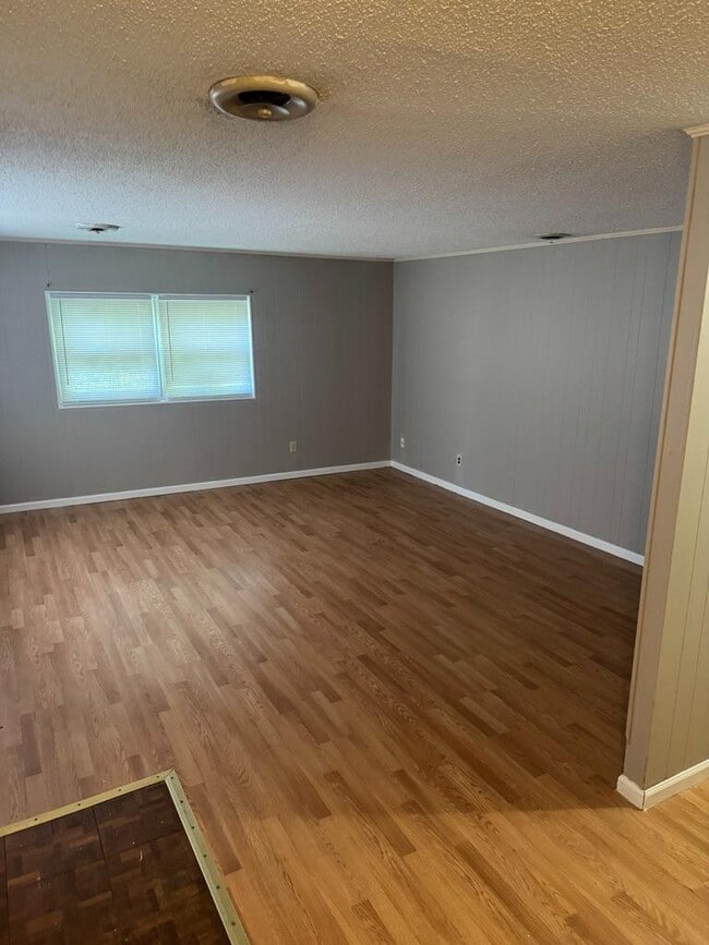 Building Photo - 115 Bay Valley Dr SW