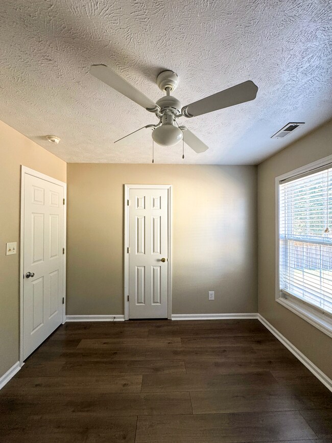 Building Photo - Lovely 3 Bed 2 Bath Home with Bonus Room