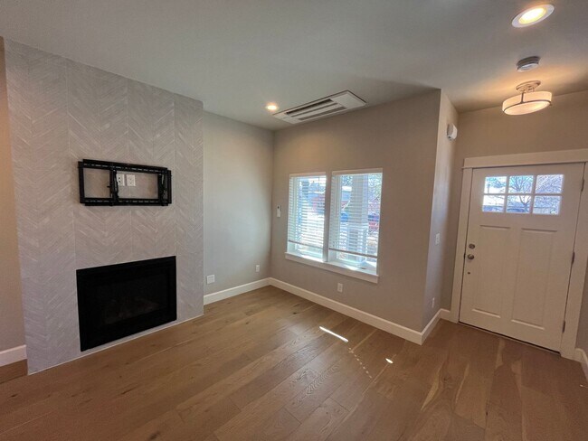 Building Photo - Stand Alone Home w/ Detached Garage and ADU