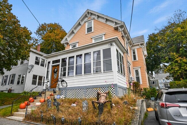 Building Photo - 107 Myrtle St