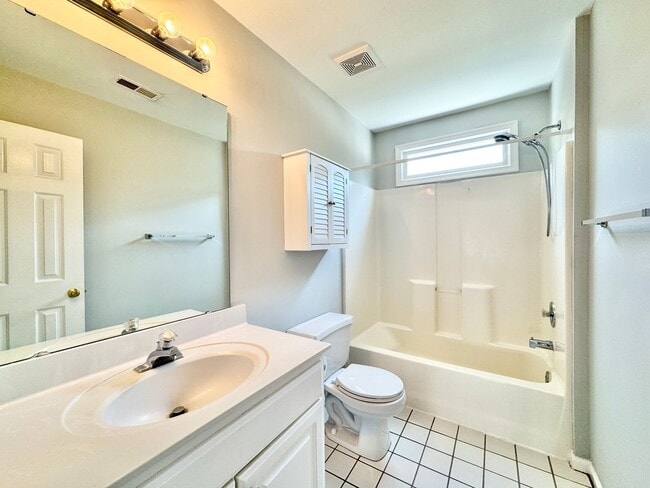 Building Photo - 4 Bedroom On Quiet Cul-De-Sac in Adams Farm - Lawn Care Included!