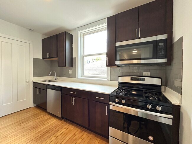 Building Photo - 3018 N Karlov Ave