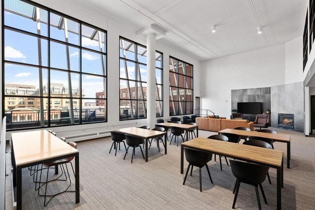 Building Photo - 401 N 2nd St