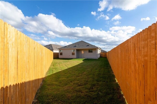 Building Photo - 744 Xanadu Dr