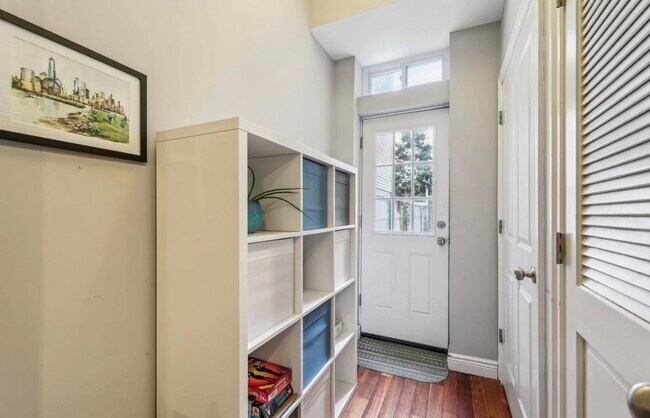 Building Photo - 96 Bowers St