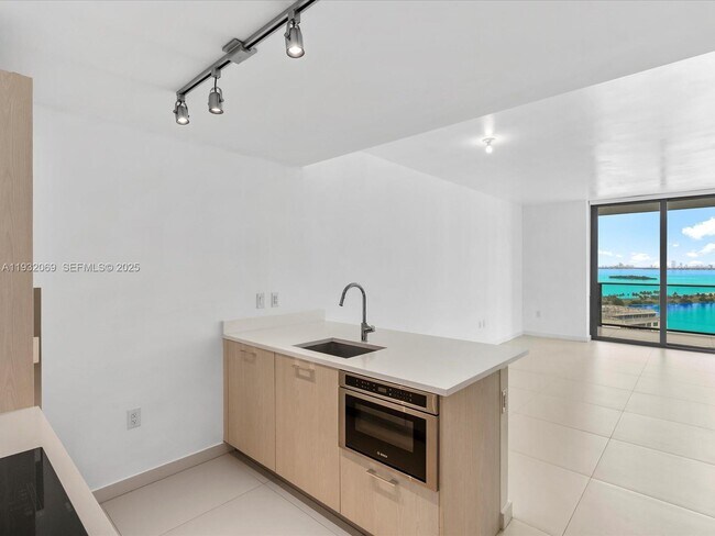 Building Photo - 501 NE 31st St