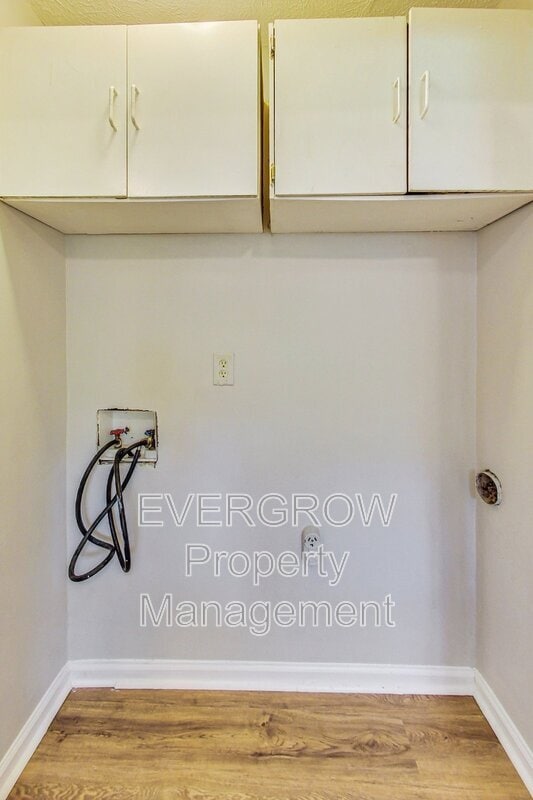 Building Photo - 3962 Strathmore Dr