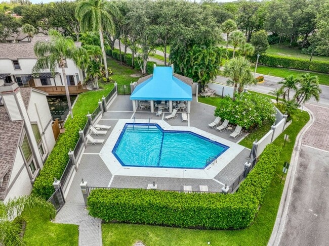Building Photo - 1004 Landings Blvd
