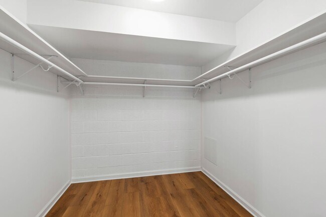 Building Photo - Rare Find: Updated and Modern End-Unit Tow...