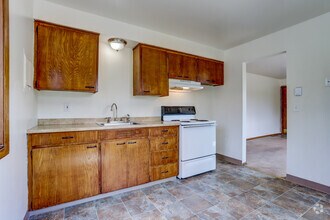 Building Photo - Silver Creek Apartments
