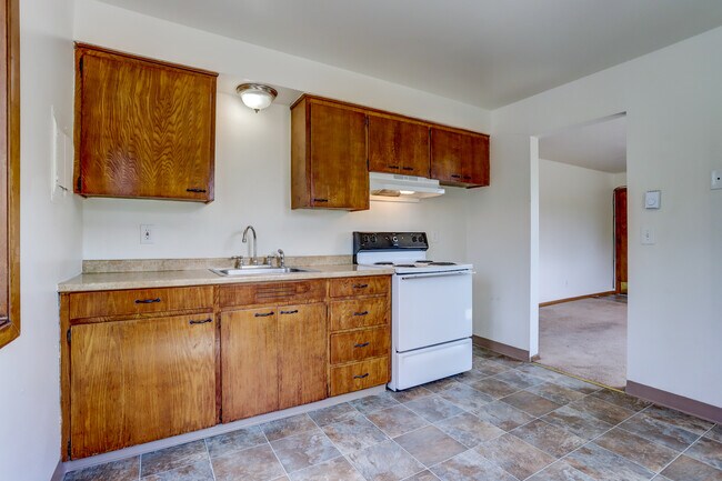 Primary Photo - Silver Creek Apartments