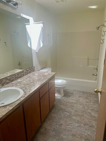 Building Photo - 3126 NE 102nd Ave