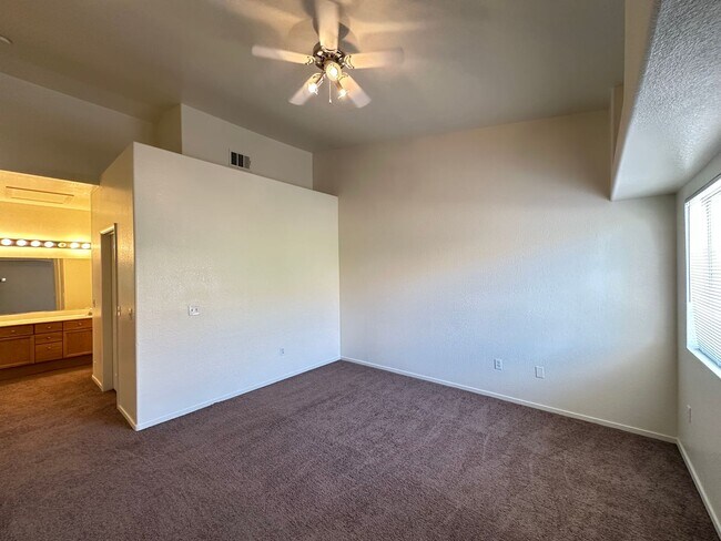 Building Photo - Silver Pines
