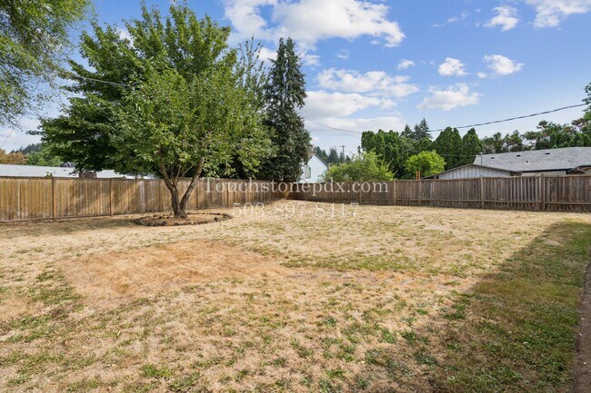 Building Photo - 9111 NE Tillamook St