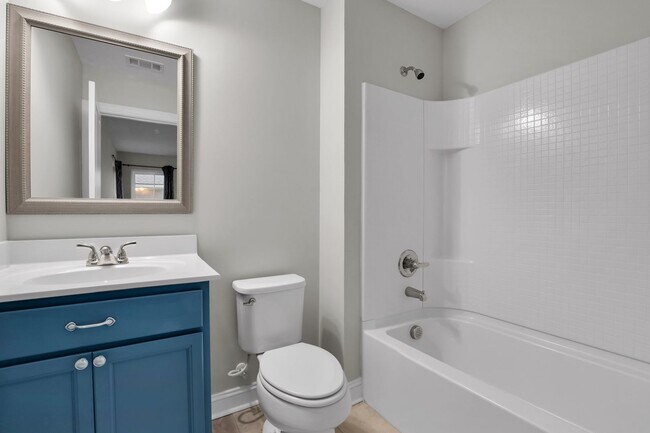 Building Photo - Spacious 4BR/3BA Pooler Home – Lagoon Views, Prime Location