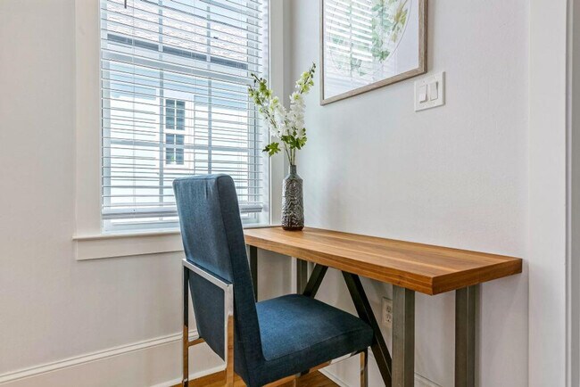 Building Photo - 1220 Carondelet St