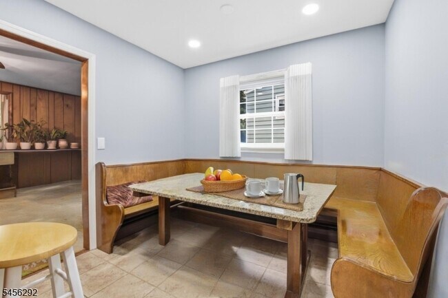 Building Photo - 518 Orchard Pl