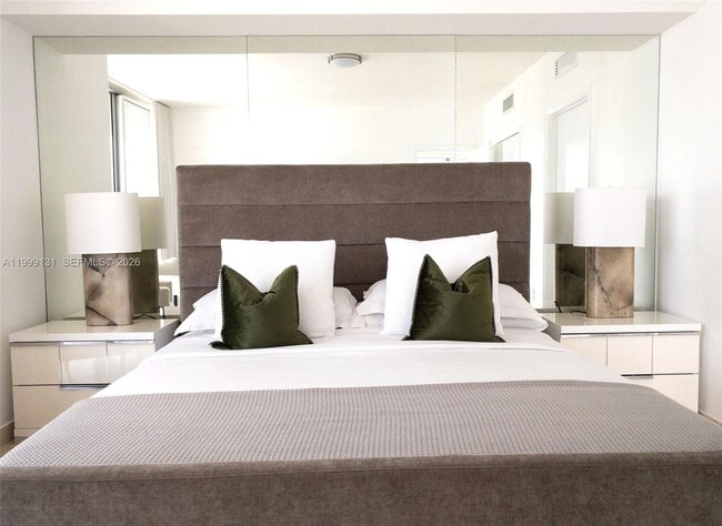 Building Photo - 475 Brickell Ave