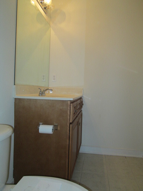 Building Photo - Brick-Front West End 4 Bed, 3 Full Bath To...