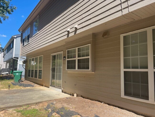 Building Photo - Gorgeous Peachtree Corners Home with Swim ...