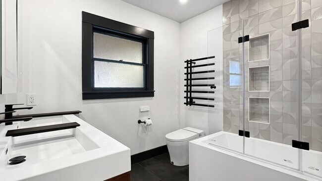 Building Photo - 22nd760