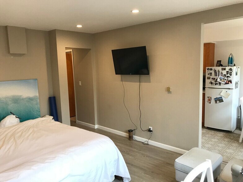 Main Room - 1215 43rd Ave