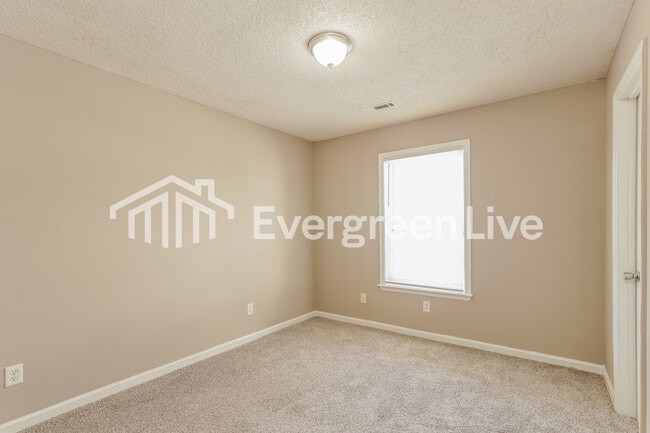 Building Photo - 159 Long Creek Dr