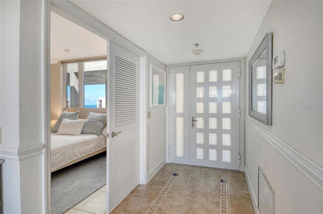 Building Photo - 1065 Gulf of Mexico Dr