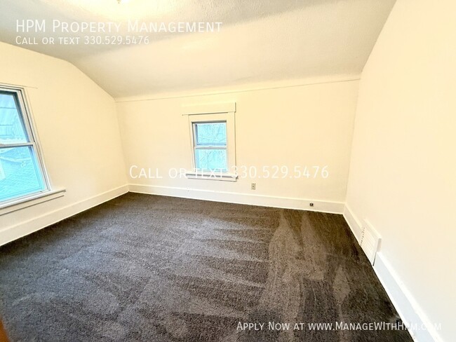 Building Photo - Free First Month Rent Special