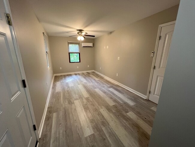 Building Photo - MOVE-IN READY!