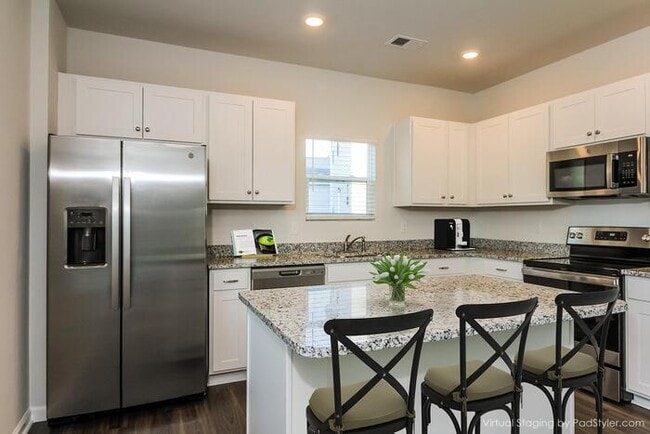 Building Photo - Charming 3 Bedroom Home in Spring Hill Com...