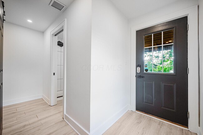 Building Photo - 719 S 17th St