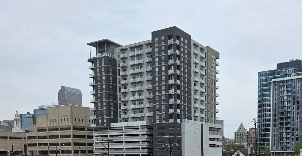 Building Photo - 475 W 12th Ave