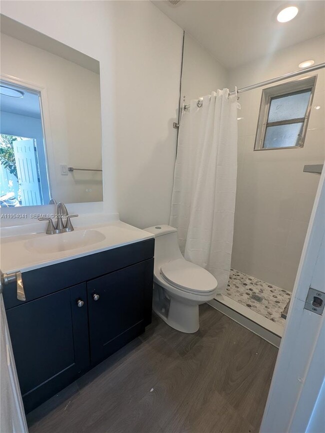 Building Photo - 220 SE 1st St