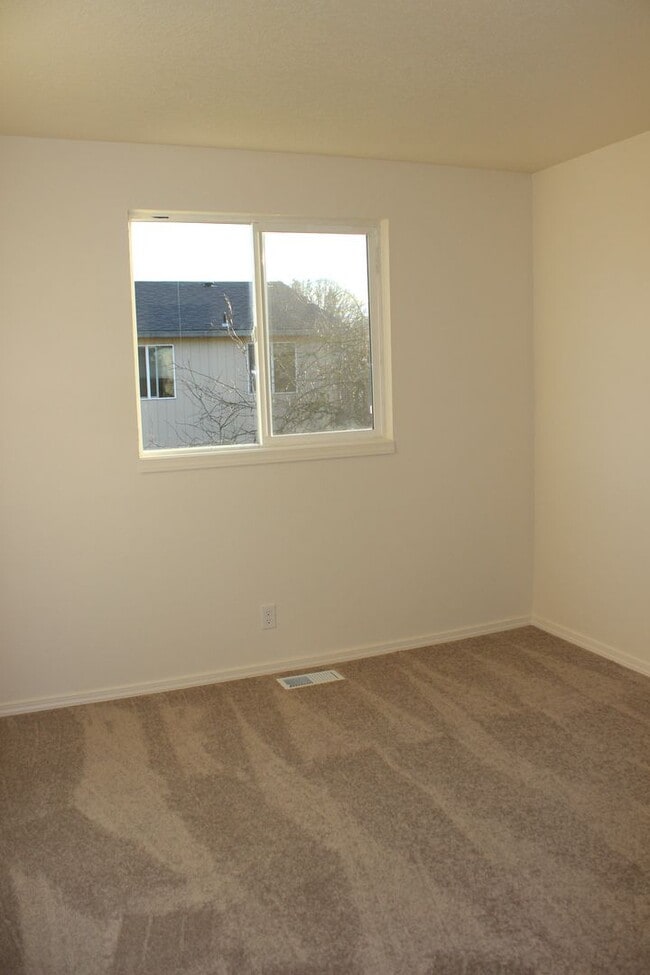 Building Photo - Scappoose townhome