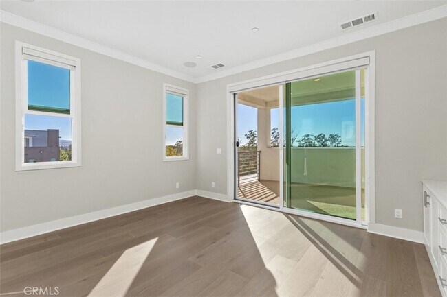 Building Photo - 157 Novel