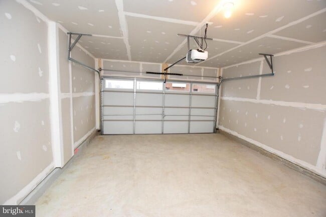 Building Photo - 42452 Dogwood Glen Square