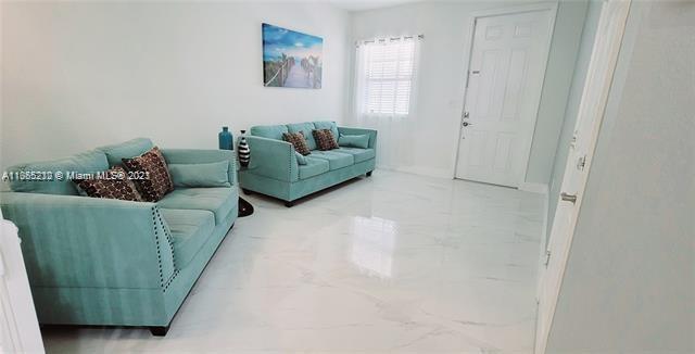 Building Photo - 355 NE 37th Terrace