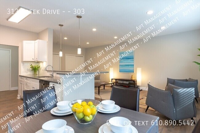 Building Photo - 313 Creek Dr