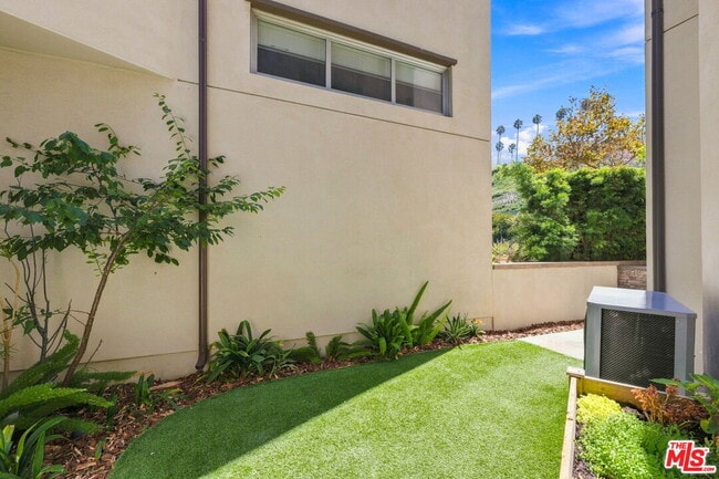 Building Photo - 12876 S Seaglass Cir