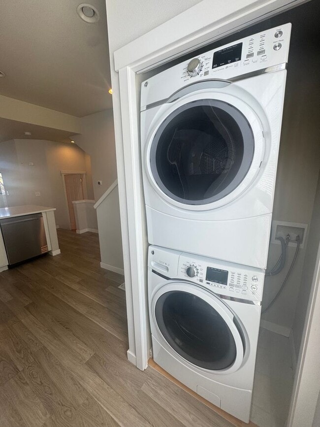 Building Photo - Spacious is Aqua Highlands one bedroom plu...