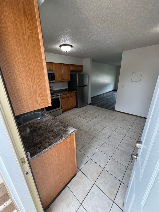 Building Photo - 3 bedroom apartment-NW Ames close to Sawyer Elementary-no pet fees