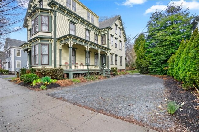 Building Photo - 686 Hope St